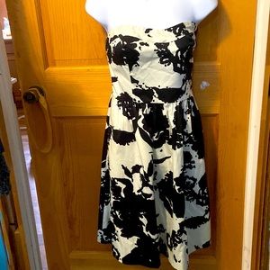 Black and white strapless sun dress